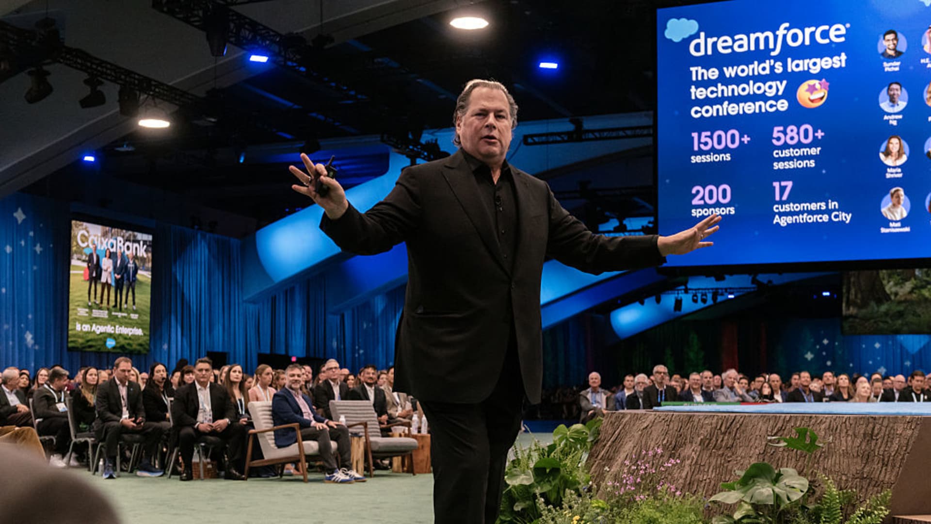 AI taking white-collar jobs. Economists warn 'much more in the tank'