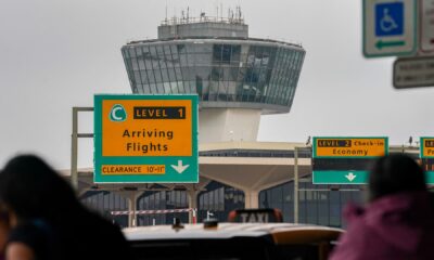Air traffic controllers urged to stay despite government shutdown