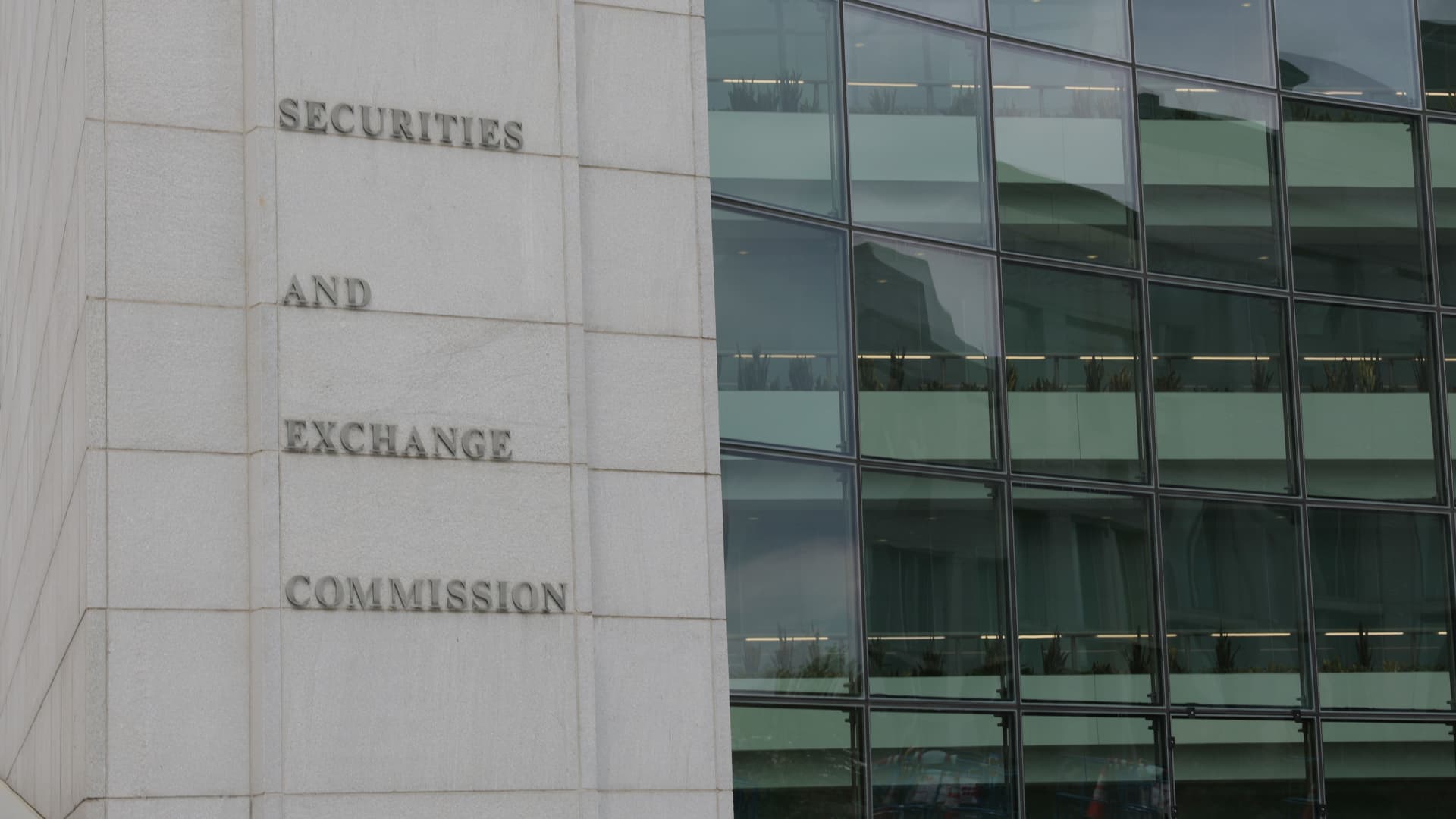 Big market loser if Trump, SEC end quarterly reporting isn't investors