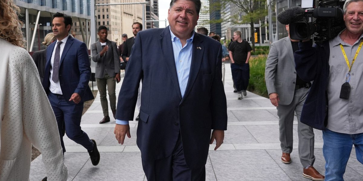 Billionaire governor of Illinois reveals in tax return that he won a $1.4 million jackpot in Las Vegas