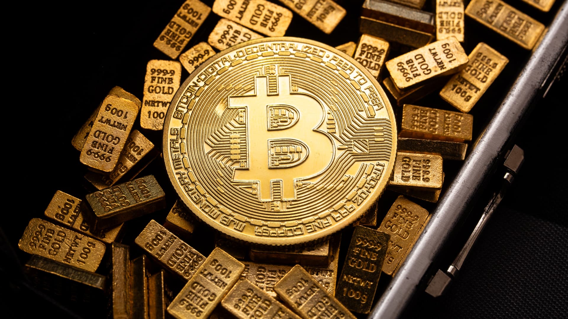 Bitcoin is getting a shutdown boost. More money could rotate into the crypto and out of gold