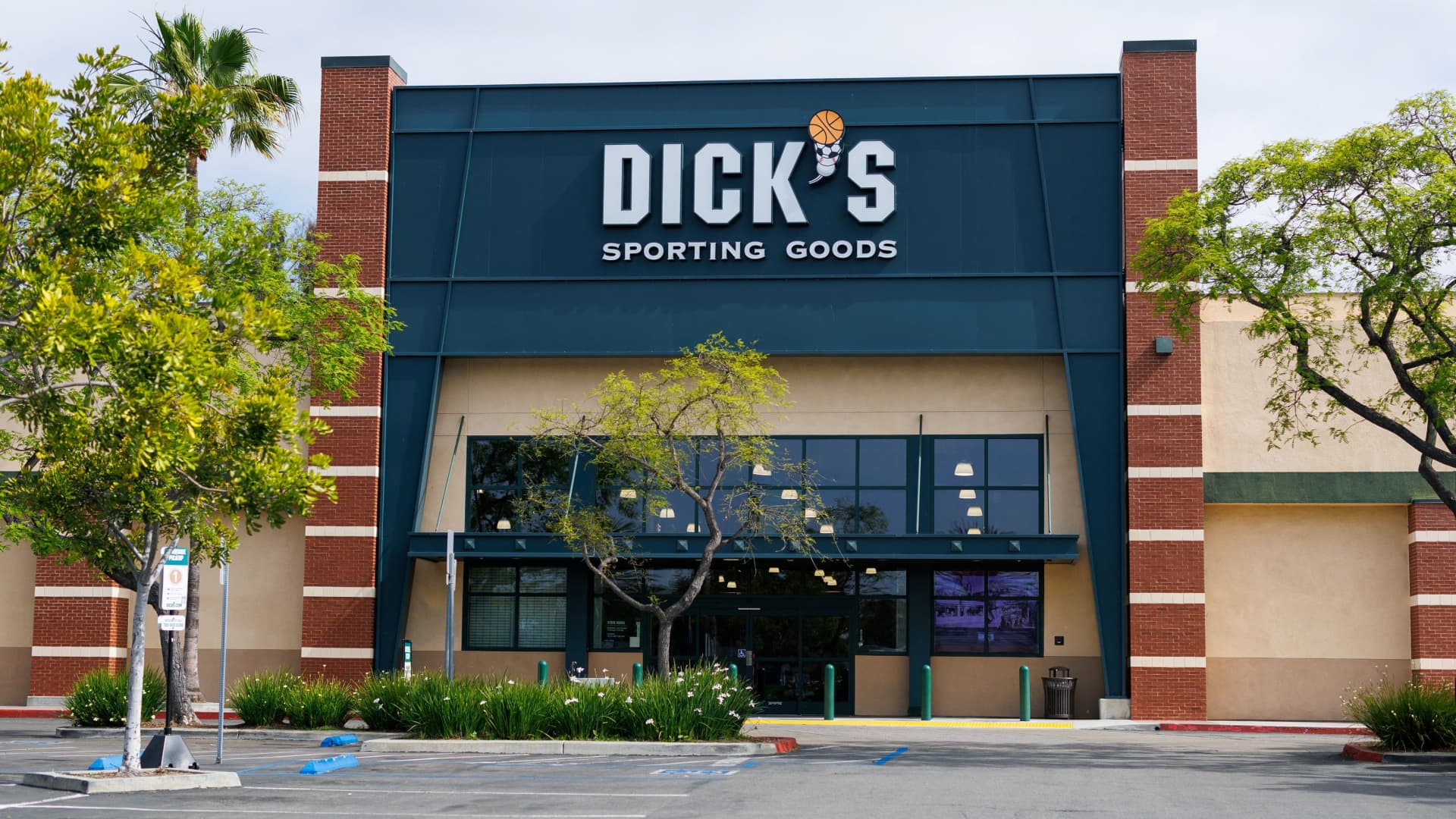 Dick's Sporting Goods expands House of Sport stores
