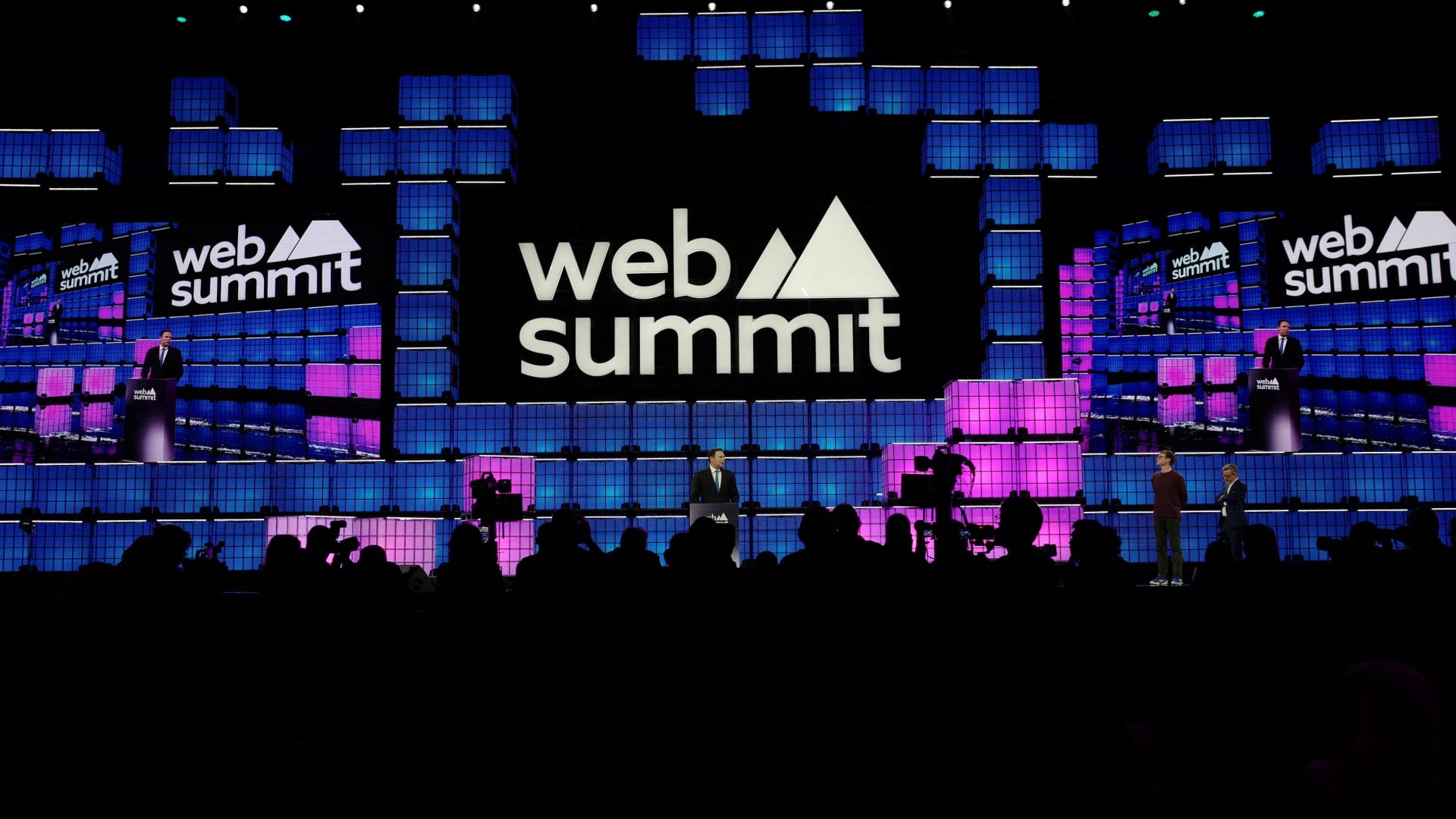 AI wobble casts shadow over 'Davos for geeks'