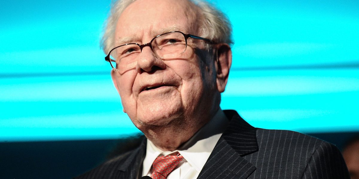 Buffett's Berkshire Hathaway cash pile soars to $382 billion