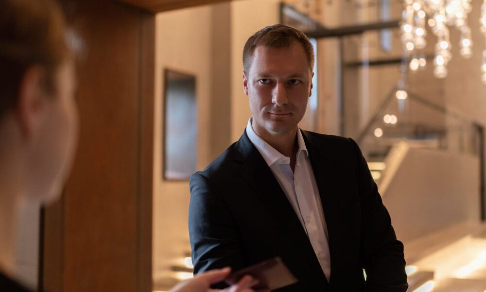 Former FBI special agent says he used a simple trick to get the best hotel rooms in the world—and it's all about showing love to the front desk