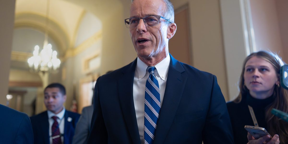 Senate leader eyes shutdown deal as Dems weigh extending ACA subsidies vs. promise on future vote