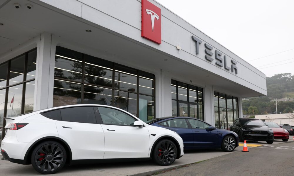 Tesla faces widening federal probe into door handle safety issues