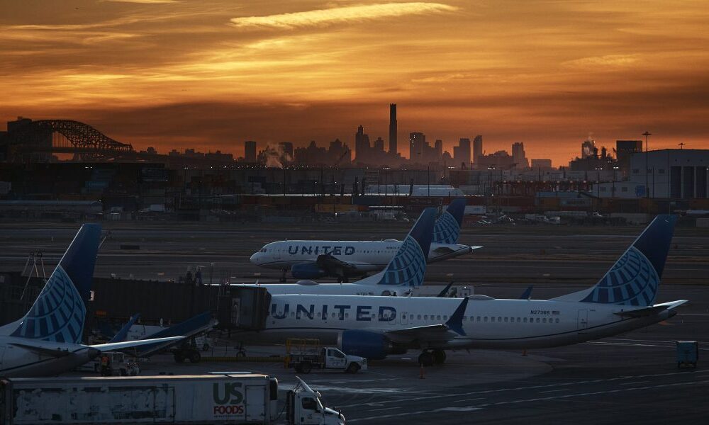 'You can’t expect people to go in to work when they’re not getting a paycheck': Travelers sympathize despite 800 downed Friday flights